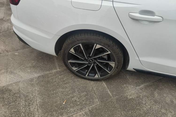 Used Audi A4L 2023 40 TFSI Luxury Dynamic Model Right Rear Wheel Hub