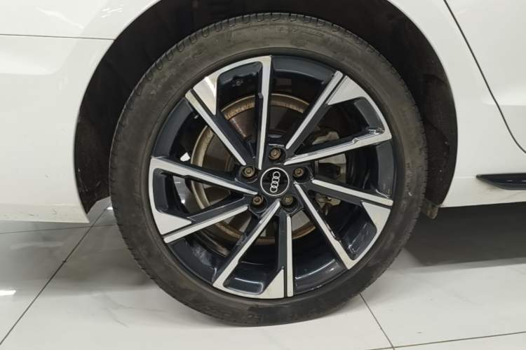 Used Audi A4L 2023 40 TFSI Luxury Dynamic Model Right Rear Wheel Hub