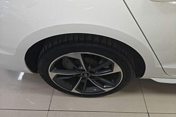 Used Audi A4L 2023 40 TFSI Fashion Dynamic Model Right Rear Wheel Hub