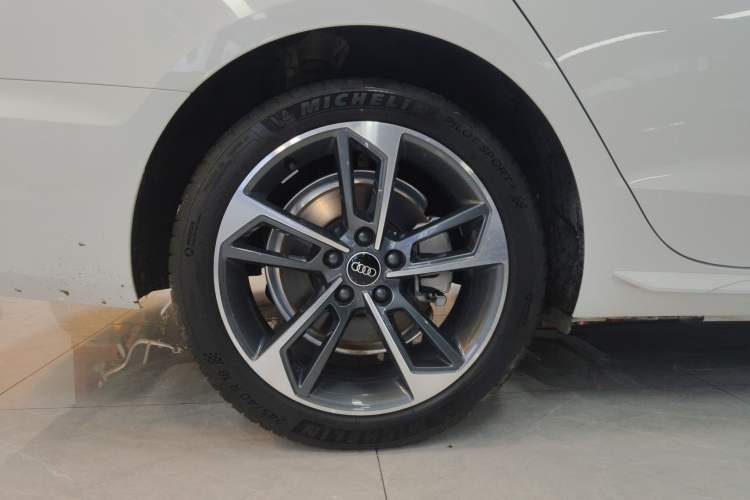Used Audi A4L 2023 40 TFSI Fashion Dynamic Model Right Rear Wheel Hub