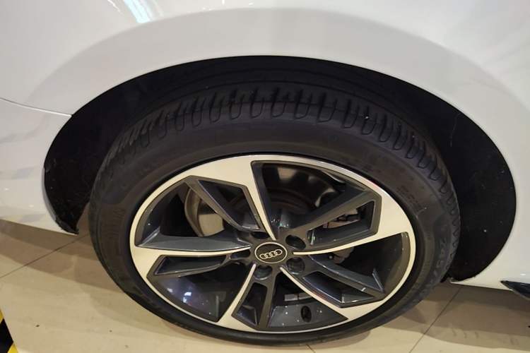 Used Audi A4L 2023 40 TFSI Luxury Dynamic Model Right Rear Wheel Hub
