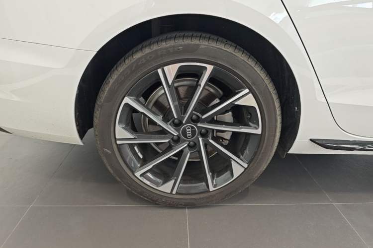 Used Audi A4L 2023 40 TFSI Luxury Dynamic Model Right Rear Wheel Hub