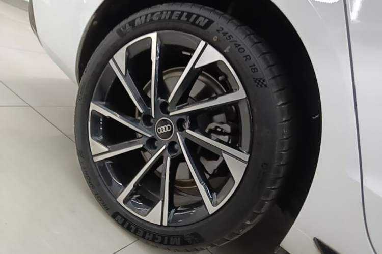 Used Audi A4L 2023 40 TFSI Luxury Dynamic Model Right Rear Wheel Hub
