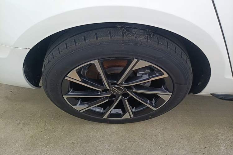 Used Audi A4L 2023 40 TFSI Luxury Dynamic Model Right Rear Wheel Hub