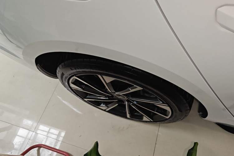 Used Audi A4L 2023 40 TFSI Luxury Dynamic Model Right Rear Wheel Hub