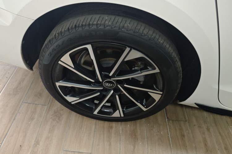 Used Audi A4L 2023 40 TFSI Luxury Dynamic Model Right Rear Wheel Hub