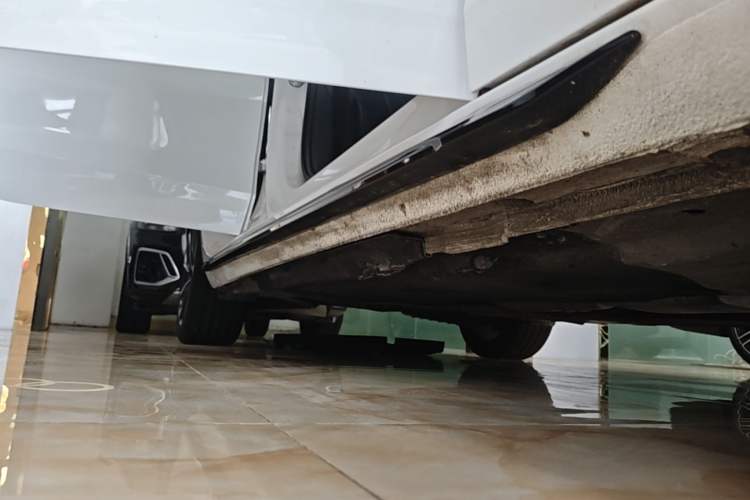 Used Audi A4L 2023 40 TFSI Luxury Dynamic Model Right Side Sill