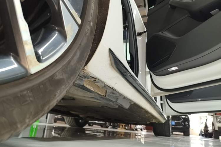 Used Audi A4L 2023 40 TFSI Luxury Dynamic Model Right Side Sill