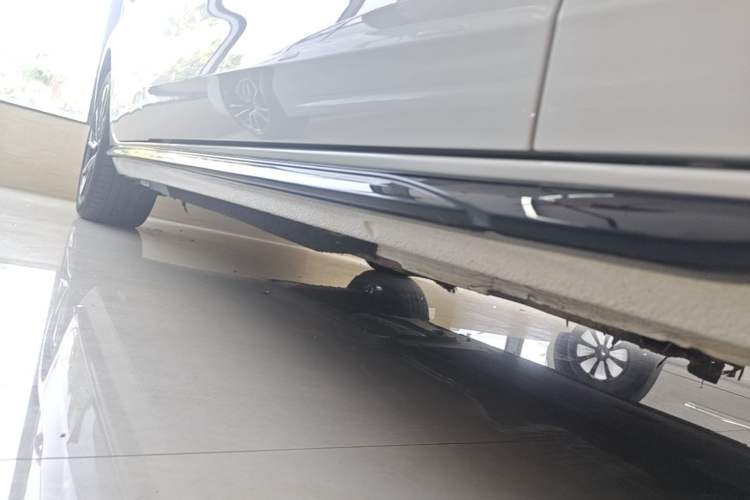 Used Audi A4L 2023 40 TFSI Luxury Dynamic Model Right Side Sill