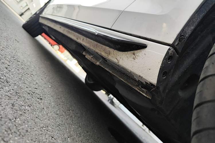 Used Audi A4L 2023 40 TFSI Luxury Dynamic Model Right Side Sill