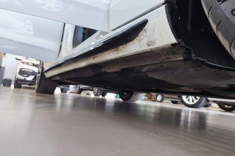 Used Audi A4L 2023 40 TFSI Luxury Dynamic Model Right Side Sill