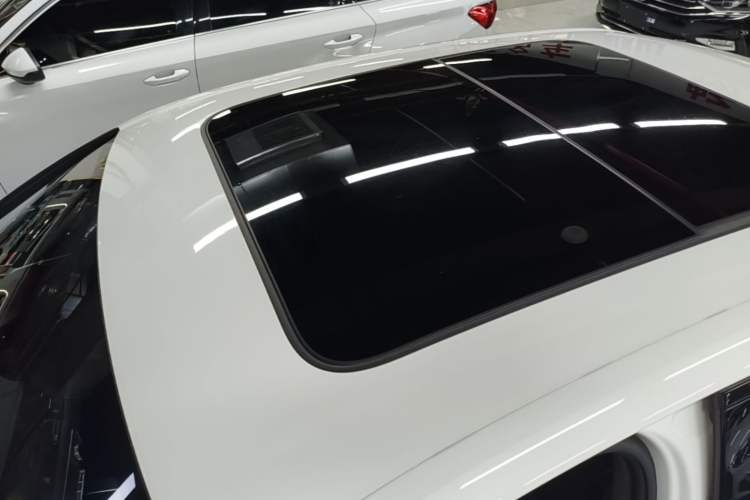 Used Audi A4L 2023 40 TFSI Luxury Dynamic Model Roof