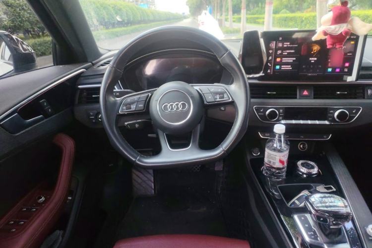 Used Audi A4L 2023 40 TFSI Luxury Dynamic Model Steering Wheel