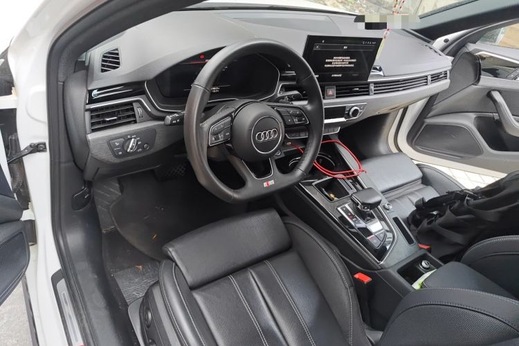 Used Audi A4L 2023 40 TFSI Luxury Dynamic Model Steering Wheel