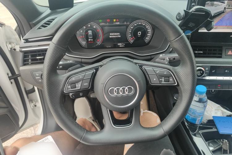 Used Audi A4L 2023 40 TFSI Luxury Dynamic Model Steering Wheel