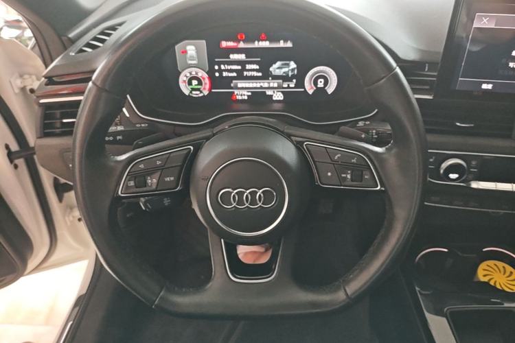 Used Audi A4L 2023 40 TFSI Luxury Dynamic Model Steering Wheel