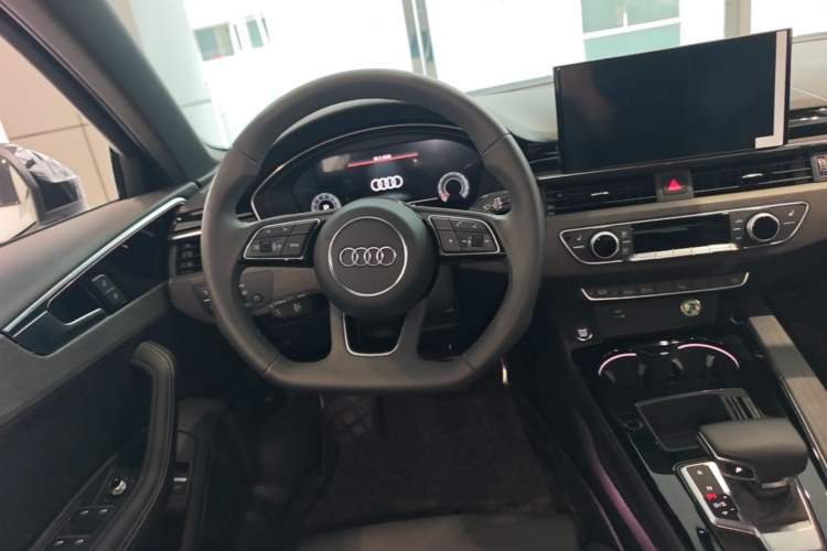 Used Audi A4L 2023 40 TFSI Luxury Dynamic Model Steering Wheel