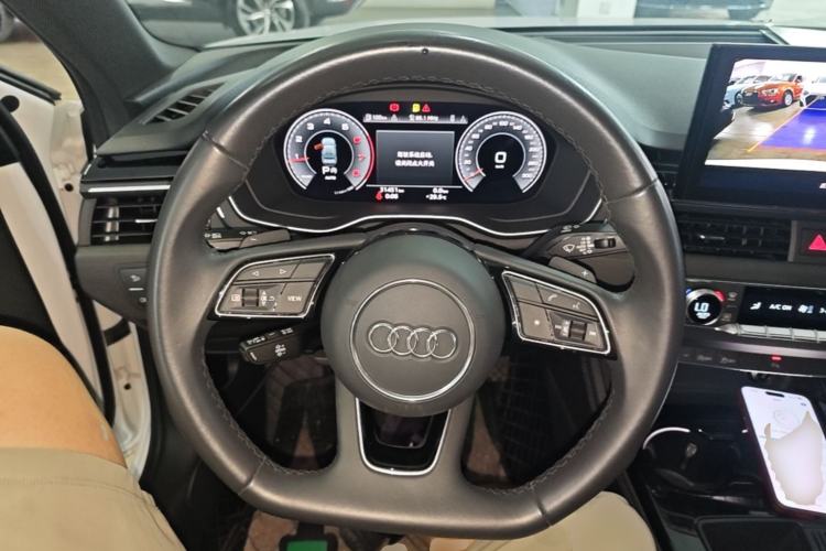 Used Audi A4L 2023 40 TFSI Luxury Dynamic Model Steering Wheel