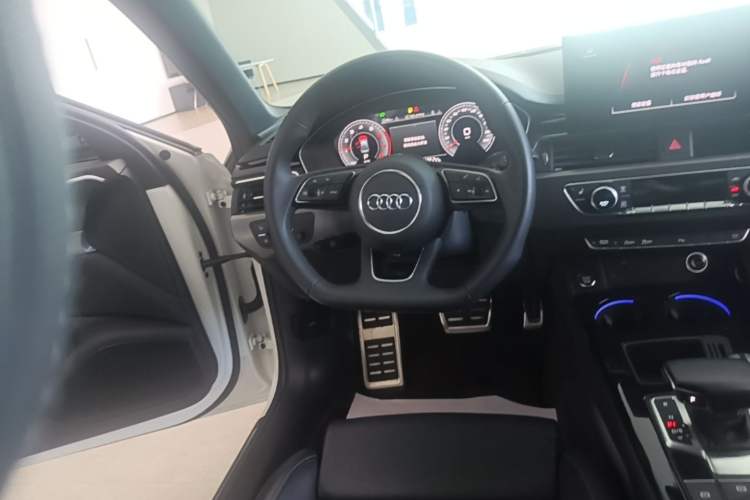 Used Audi A4L 2023 40 TFSI quattro Luxury Dynamic Edition Steering Wheel