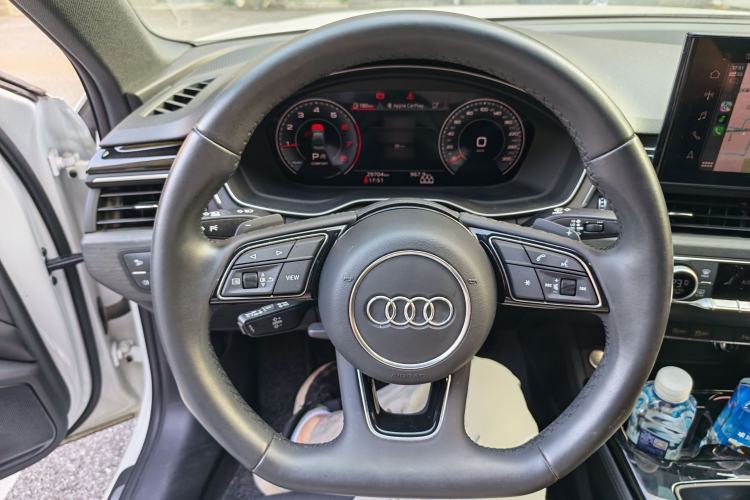 Used Audi A4L 2023 40 TFSI Luxury Dynamic Model Steering Wheel