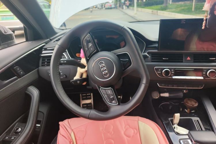 Used Audi A4L 2023 40 TFSI Luxury Dynamic Model Steering Wheel