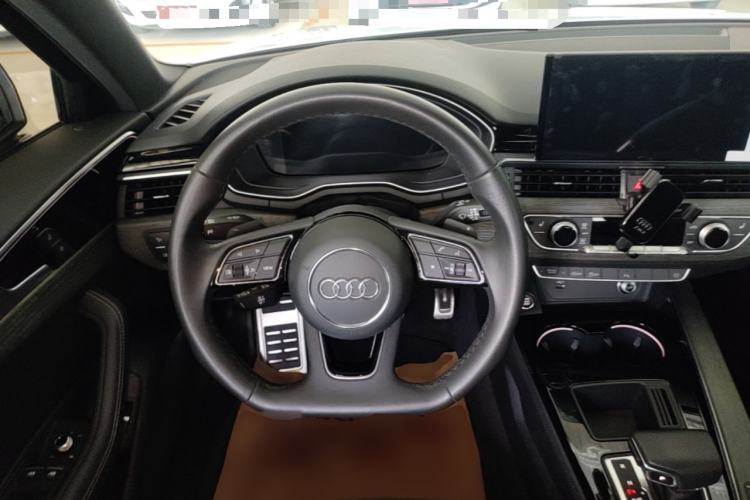 Used Audi A4L 2023 40 TFSI Luxury Dynamic Model Steering Wheel