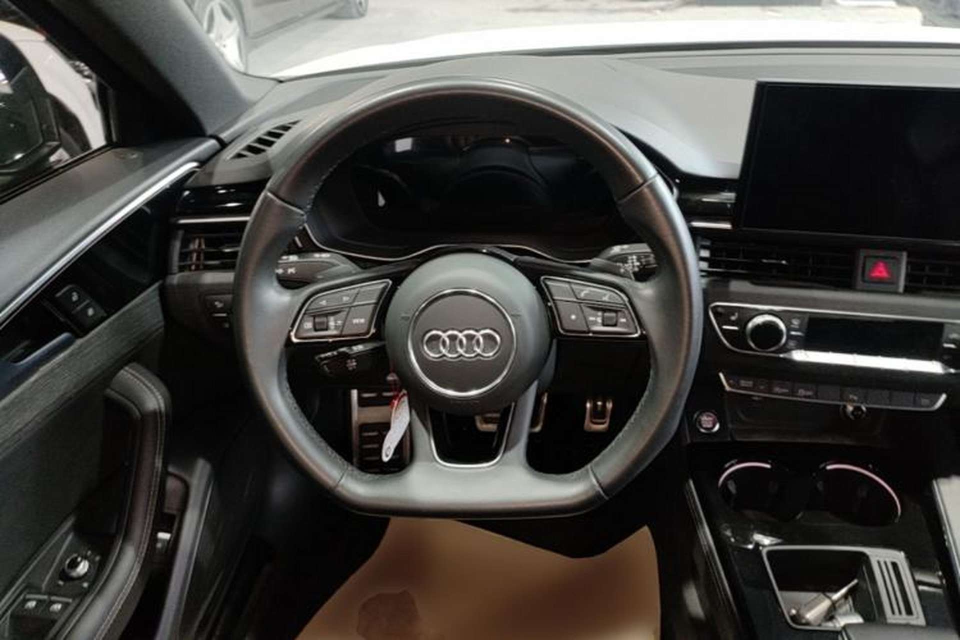 Used Audi A4L 2023 40 TFSI Luxury Dynamic Model Steering Wheel
