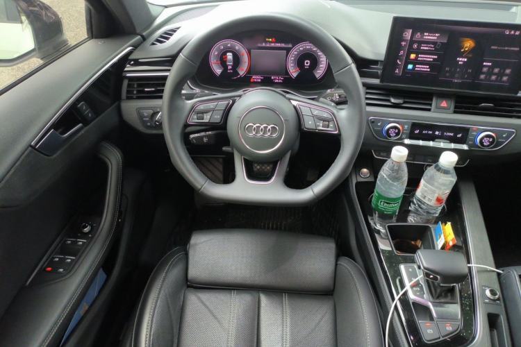 Used Audi A4L 2023 40 TFSI Luxury Dynamic Model Steering Wheel