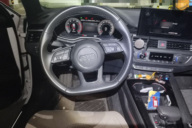 Used Audi A4L 2023 40 TFSI Luxury Dynamic Model Steering Wheel