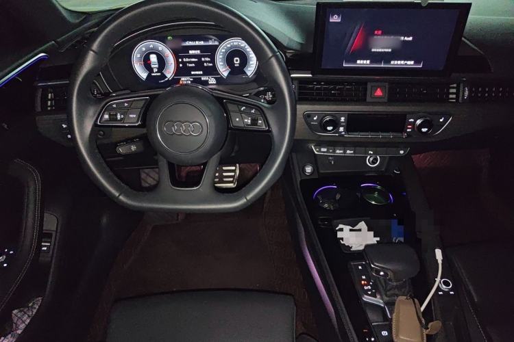 Used Audi A4L 2023 40 TFSI Luxury Dynamic Model Steering Wheel