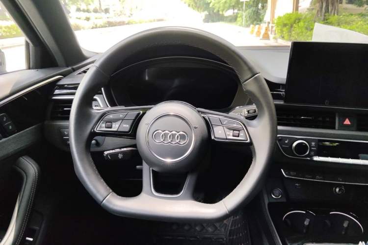 Used Audi A4L 2023 40 TFSI Luxury Dynamic Model Steering Wheel