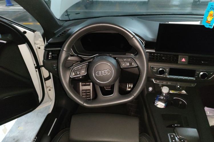 Used Audi A4L 2023 40 TFSI Luxury Dynamic Model Steering Wheel