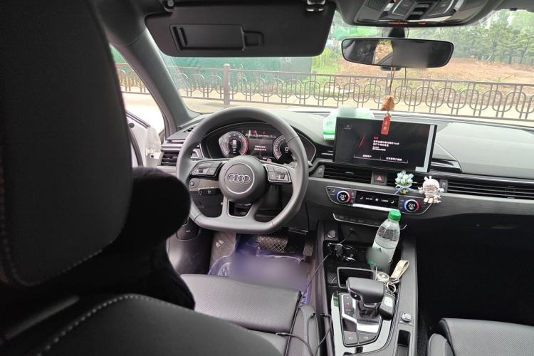 Used Audi A4L 2023 40 TFSI Luxury Dynamic Model Steering Wheel