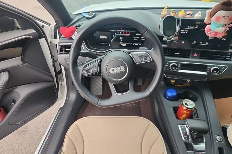 Used Audi A4L 2023 40 TFSI Luxury Dynamic Model Steering Wheel