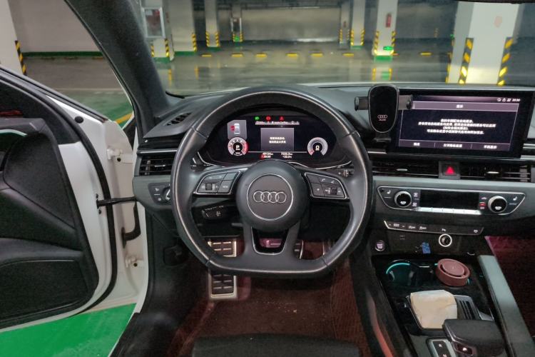Used Audi A4L 2023 40 TFSI Luxury Dynamic Model Steering Wheel