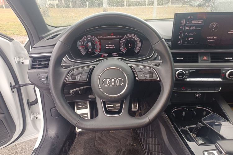 Used Audi A4L 2023 40 TFSI Luxury Dynamic Model Steering Wheel