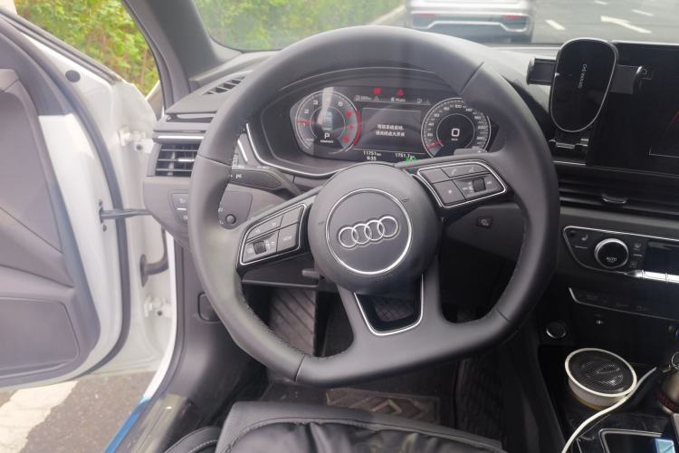 Used Audi A4L 2023 40 TFSI Luxury Dynamic Model Steering Wheel