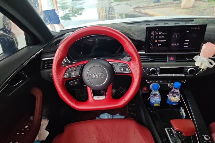 Used Audi A4L 2023 40 TFSI Luxury Dynamic Model Steering Wheel
