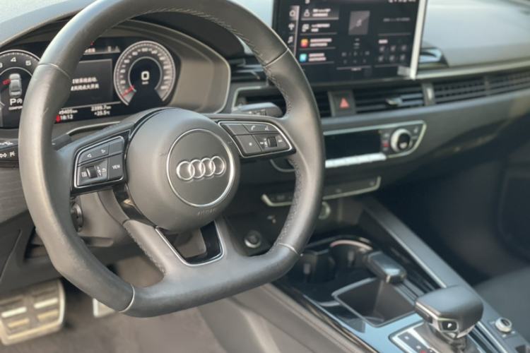 Used Audi A4L 2023 40 TFSI Luxury Dynamic Model Steering Wheel