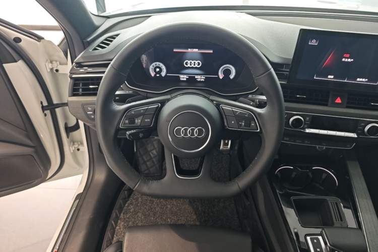 Used Audi A4L 2023 40 TFSI Luxury Dynamic Model Steering Wheel