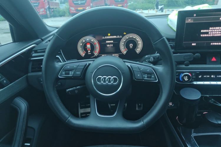 Used Audi A4L 2023 40 TFSI Luxury Dynamic Model Steering Wheel
