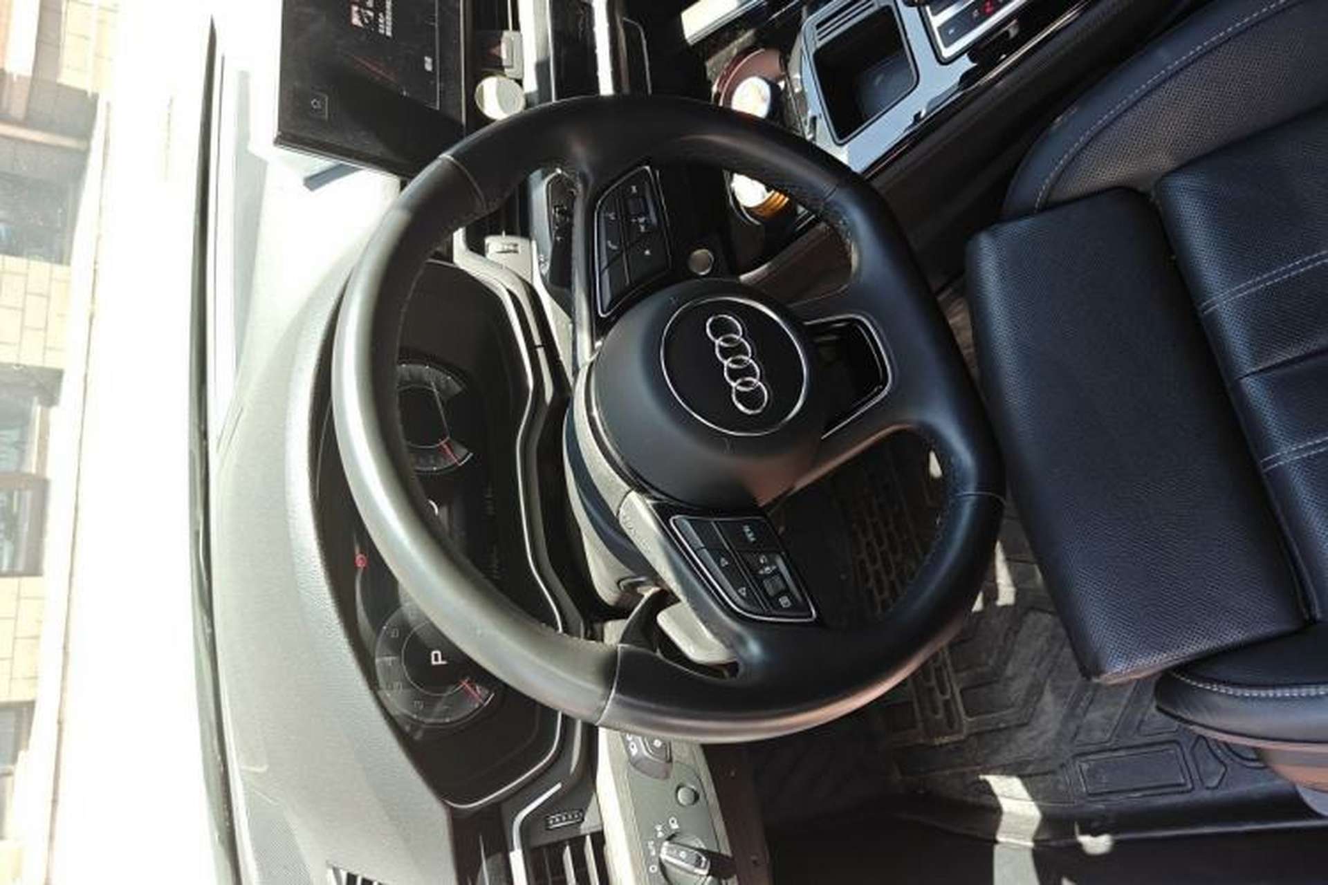 Used Audi A4L 2023 40 TFSI Luxury Dynamic Model Steering Wheel