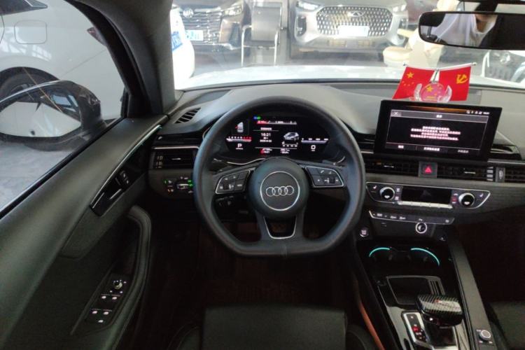 Used Audi A4L 2023 40 TFSI Luxury Dynamic Model Steering Wheel