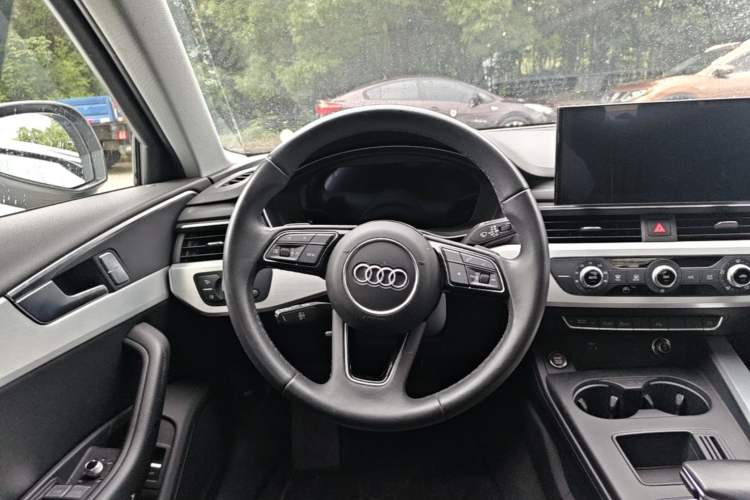 Used Audi A4L 2023 40 TFSI Fashion Dynamic Model Steering Wheel