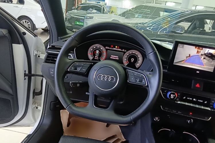 Used Audi A4L 2023 40 TFSI Luxury Dynamic Model Steering Wheel