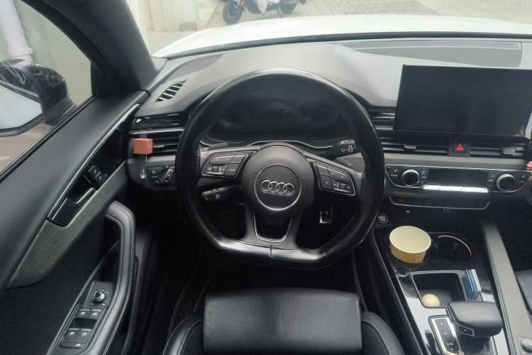 Used Audi A4L 2023 40 TFSI Luxury Dynamic Model Steering Wheel