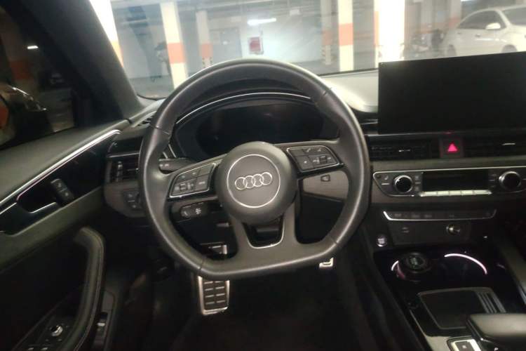 Used Audi A4L 2023 40 TFSI Luxury Dynamic Model Steering Wheel