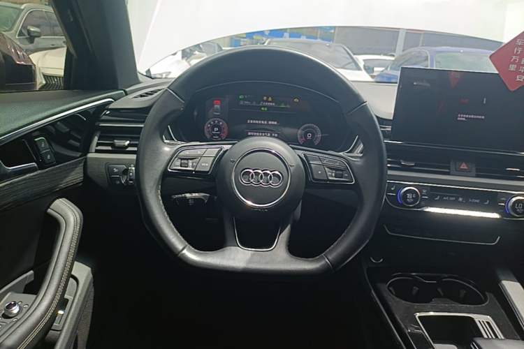 Used Audi A4L 2023 40 TFSI Luxury Dynamic Model Steering Wheel