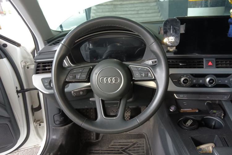 Used Audi A4L 2023 40 TFSI Fashion Dynamic Model Steering Wheel