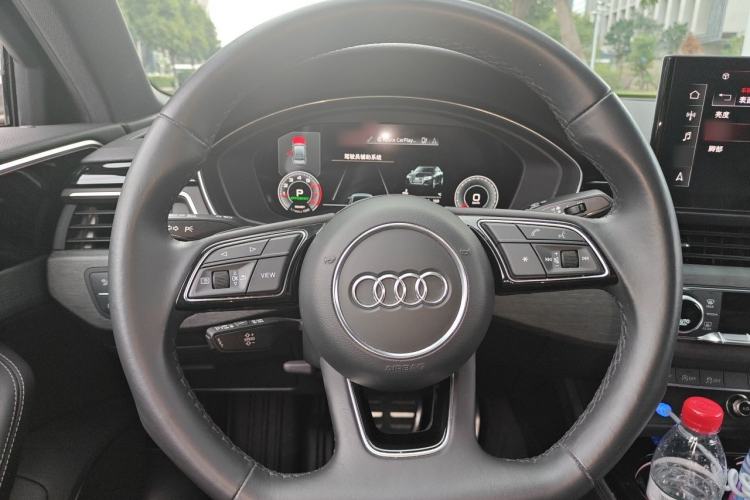 Used Audi A4L 2023 40 TFSI Luxury Dynamic Model Steering Wheel